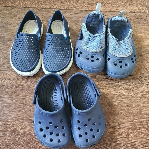 Crocs 3 Pairs Blue Boys sz C6/7 - Picture 1 of 3